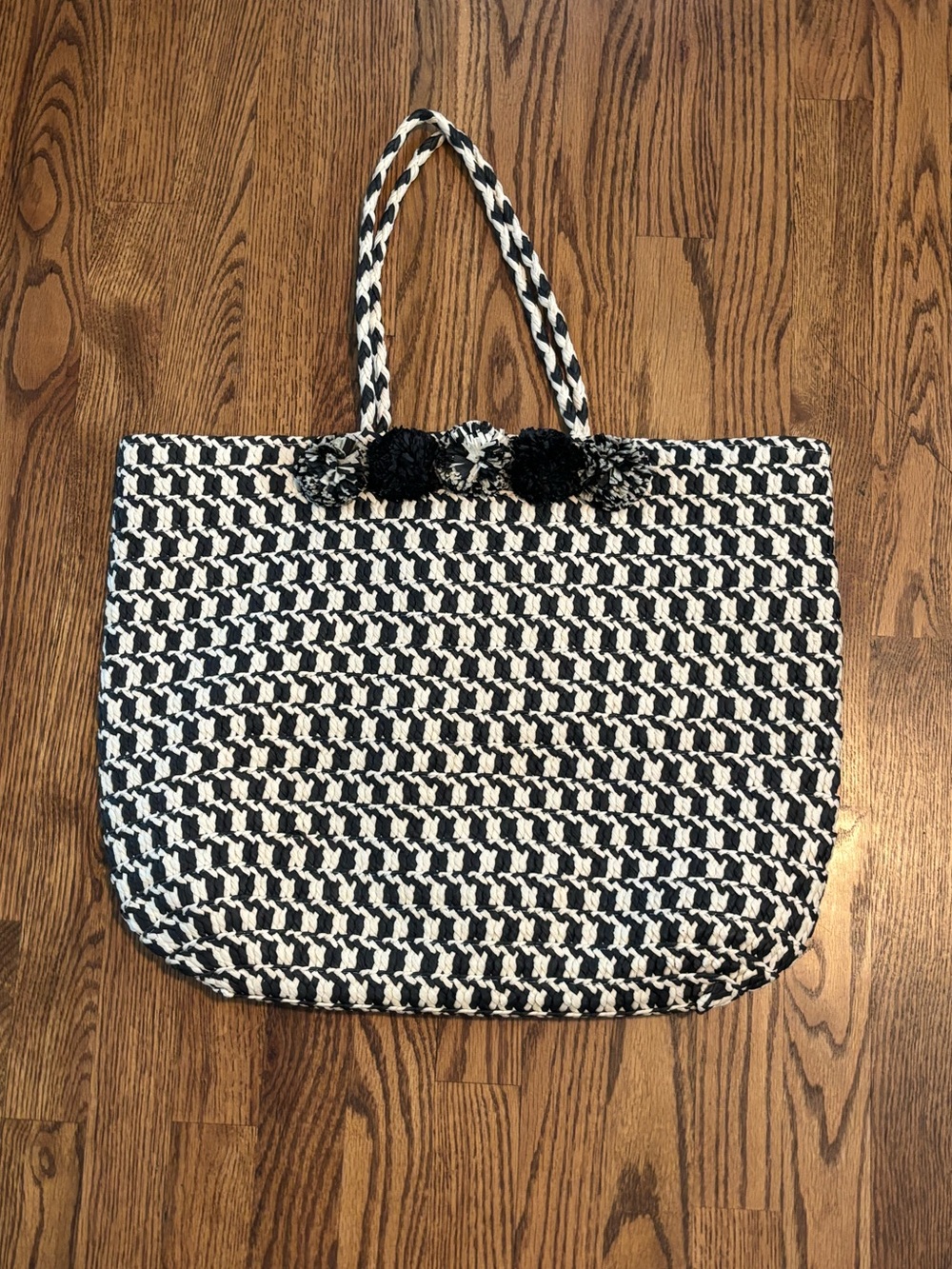 NWOT LOFT Black & White Houndstooth Woven Straw Pom Pom Tote Bag